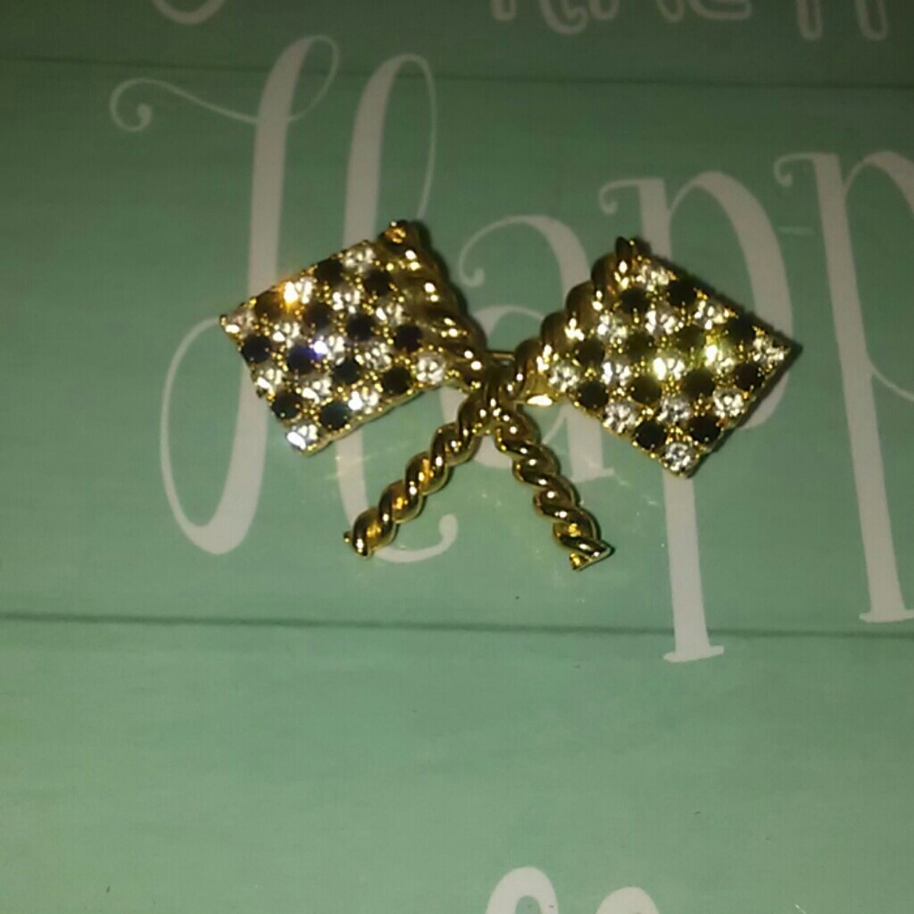 Racing Flags with Onyx & Crystals Pin
